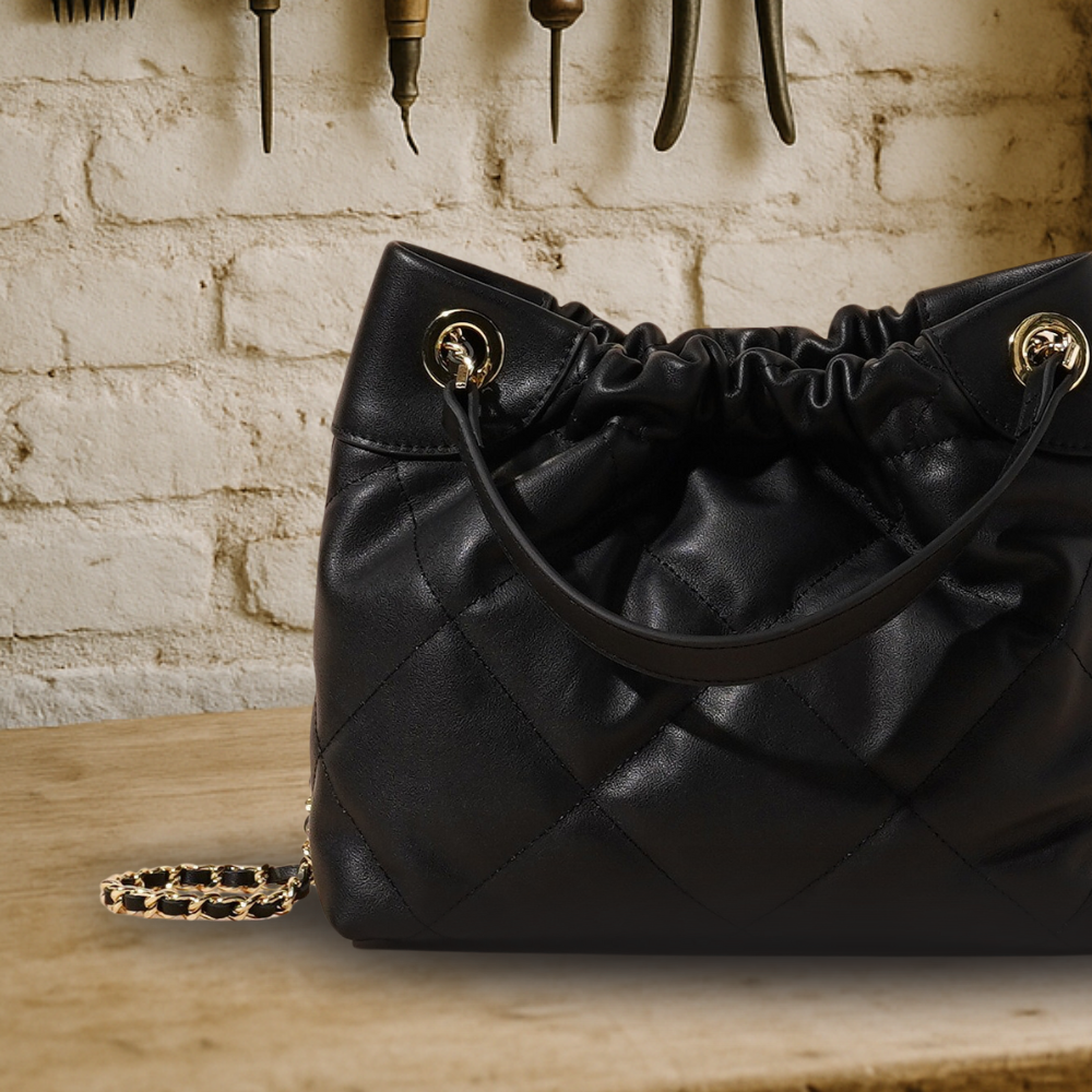 BIKUUL | Schlanke Shoppertasche aus Leder mit Ketten