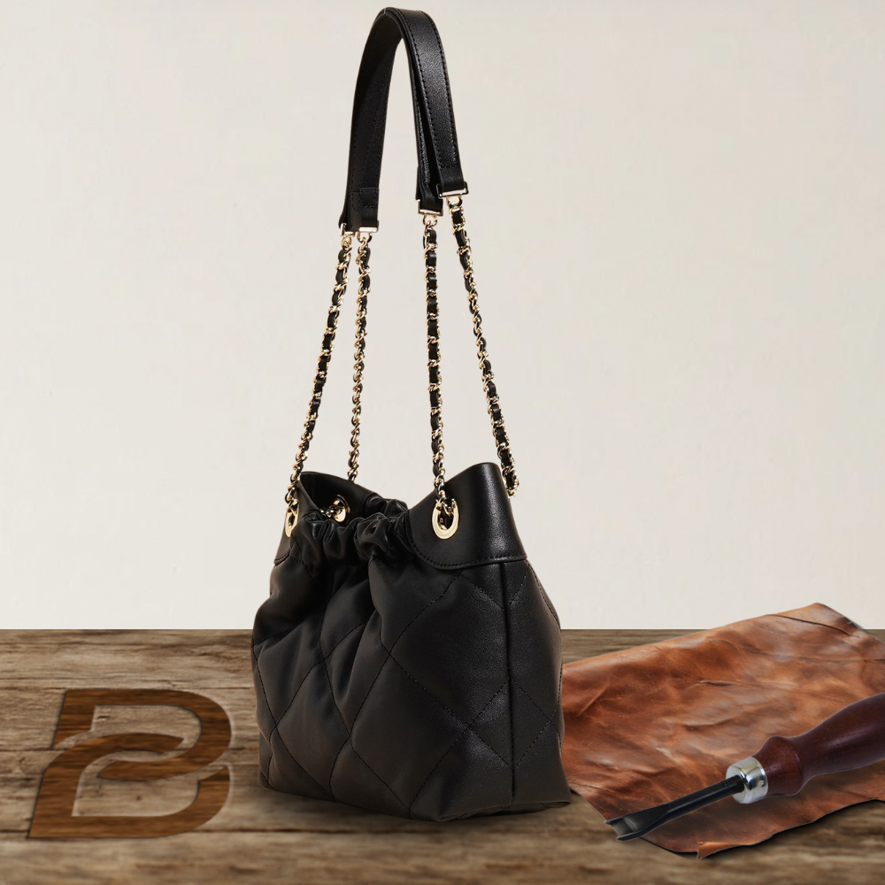 BIKUUL | Schlanke Shoppertasche aus Leder mit Ketten