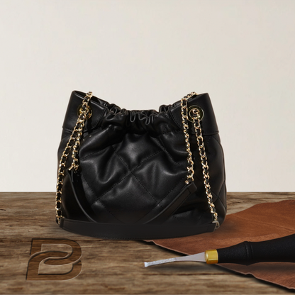 BIKUUL | Schlanke Shoppertasche aus Leder mit Ketten