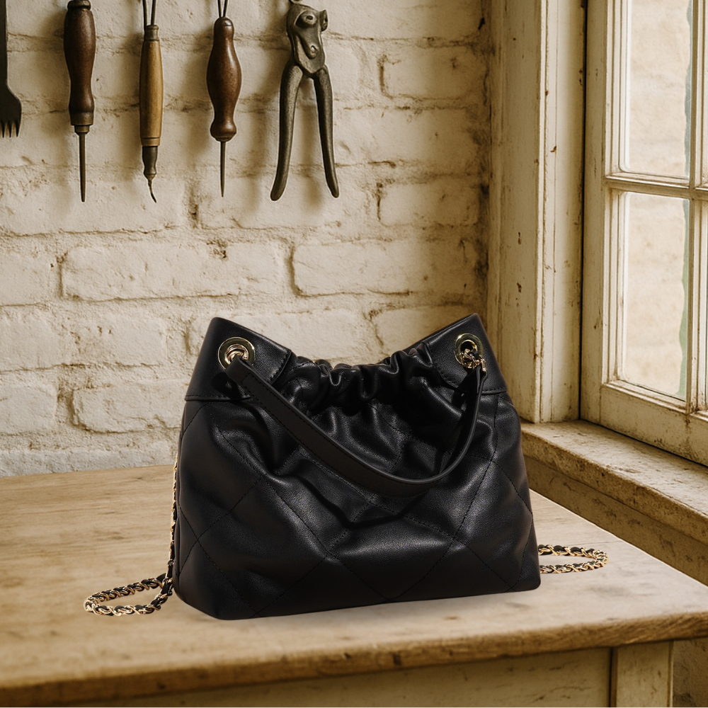 BIKUUL | Schlanke Shoppertasche aus Leder mit Ketten