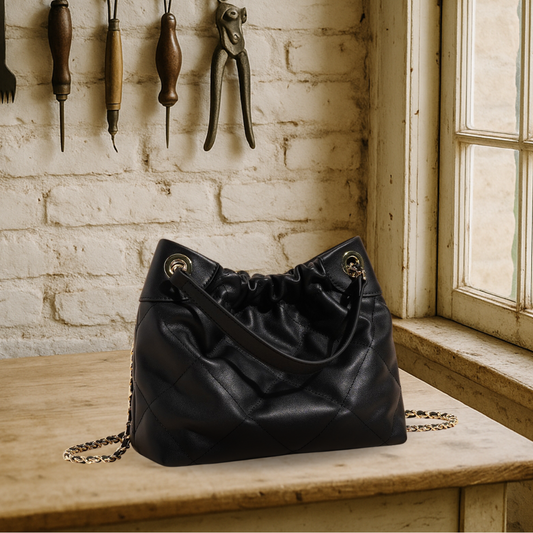 BIKUUL | Schlanke Shoppertasche aus Leder mit Ketten